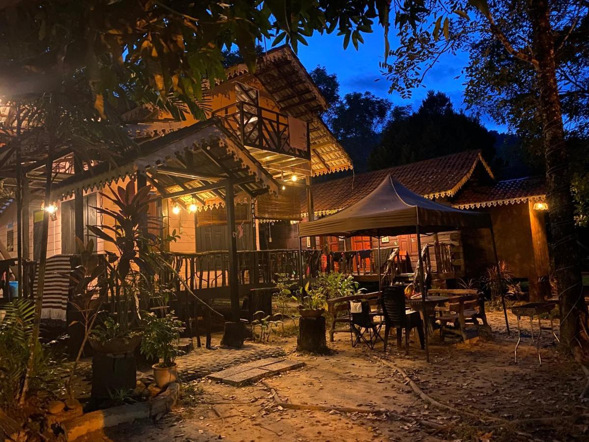 Rustic Chalet - Dahlia N Mawar At Sedim Vista Kulim Zewnętrze zdjęcie