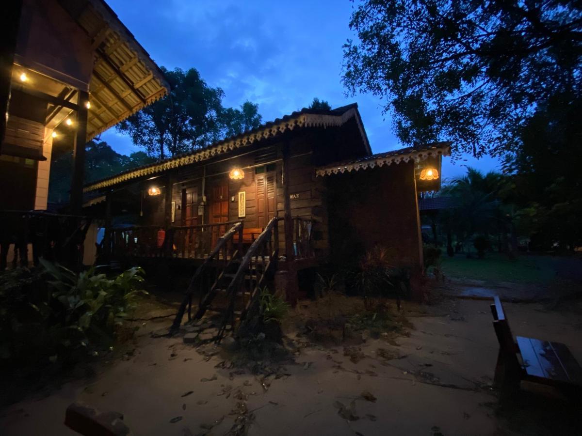 Rustic Chalet - Dahlia N Mawar At Sedim Vista Kulim Zewnętrze zdjęcie